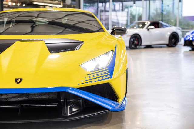 Used 2022 Lamborghini Huracan STO image 31