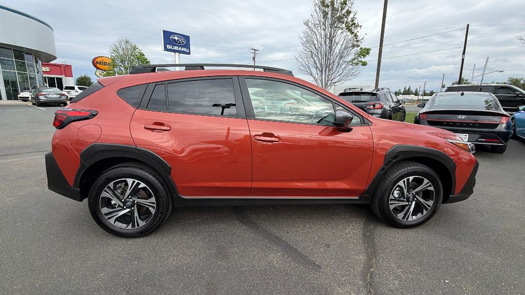 Used 2025 Subaru Crosstrek 2.0i Premium image 3