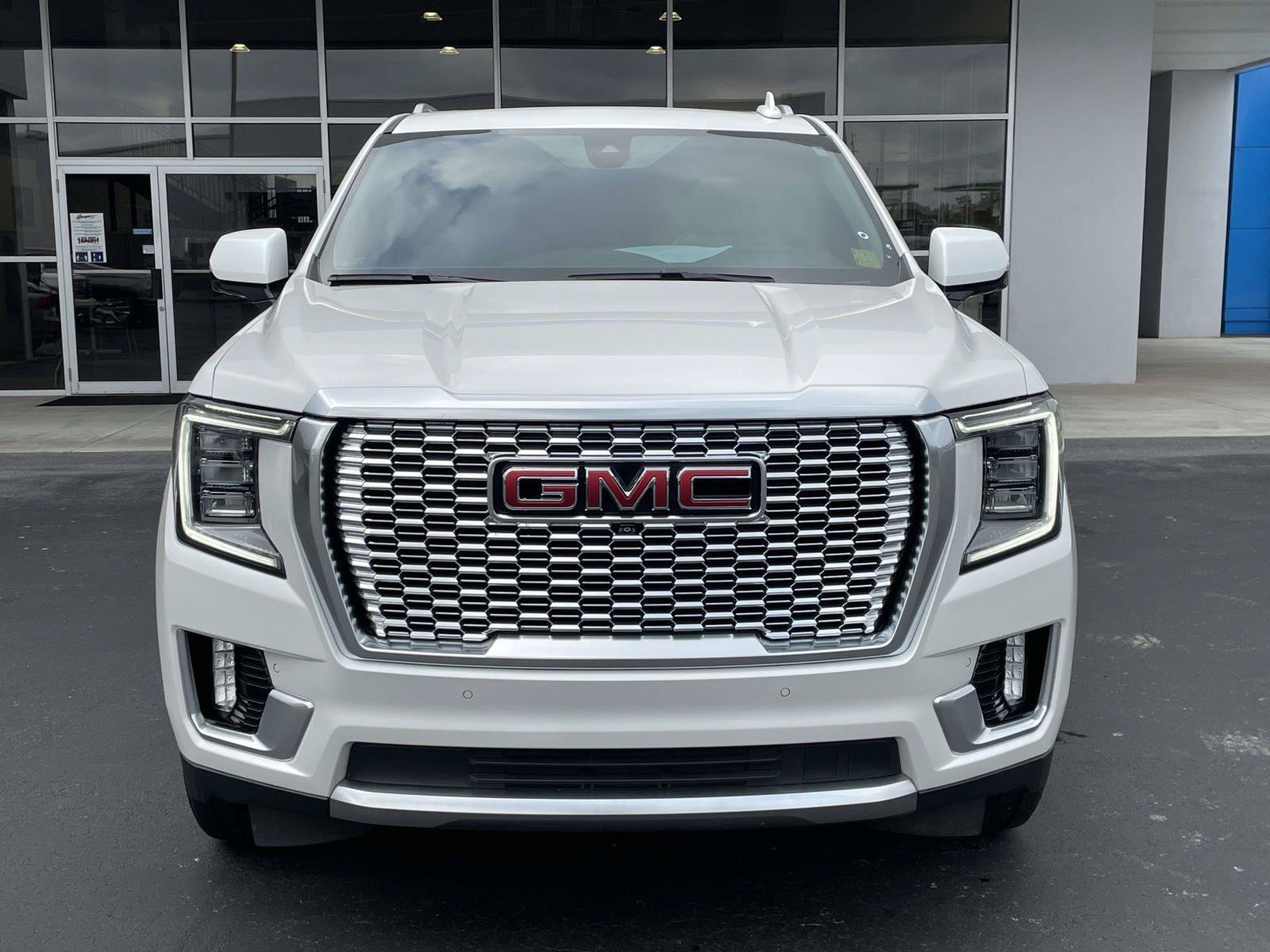 Used 2021 GMC Yukon Denali w/ Denali Premium Package RWD image 8