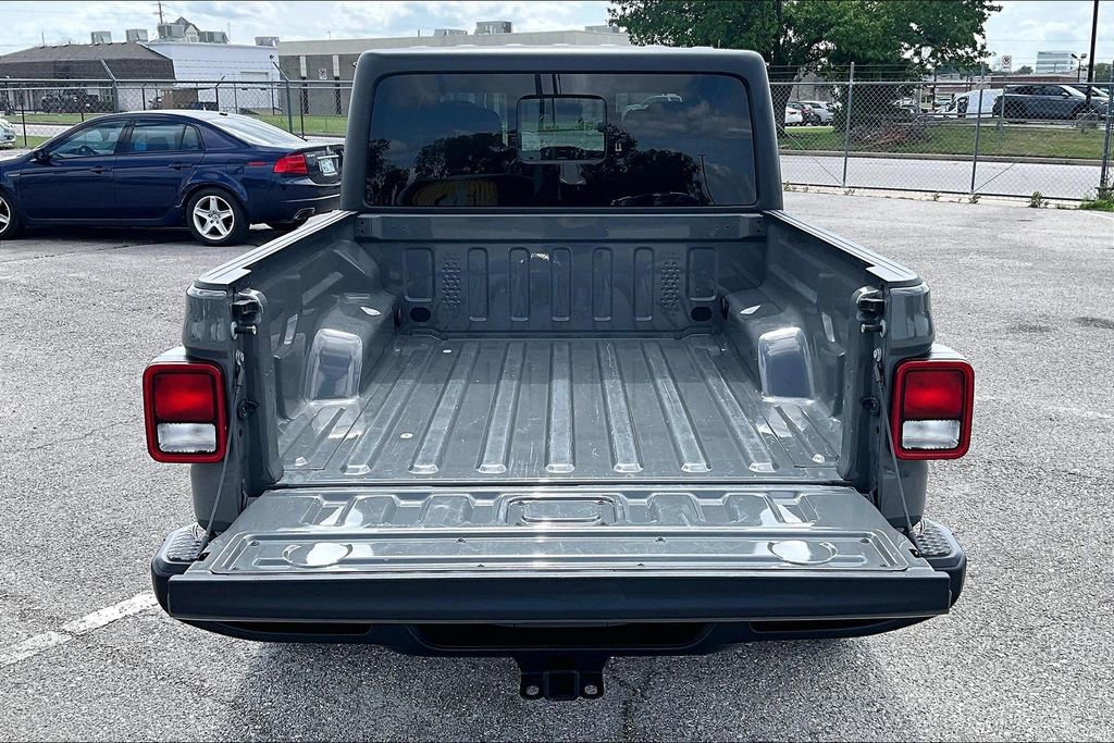 Used 2023 Jeep Gladiator Willys image 39