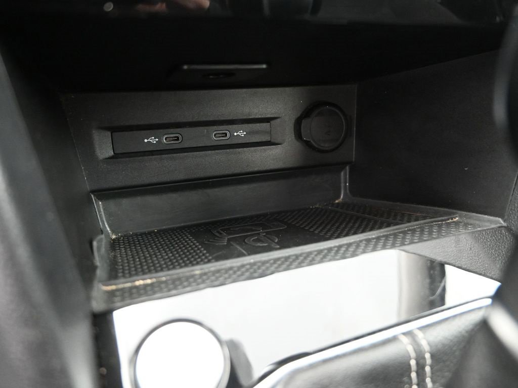 Used 2024 Volkswagen Taos SE image 23