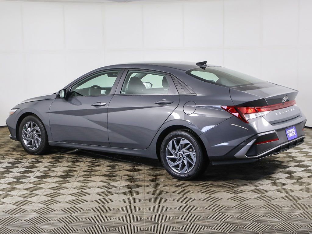 Certified 2024 Hyundai Elantra SEL image 8