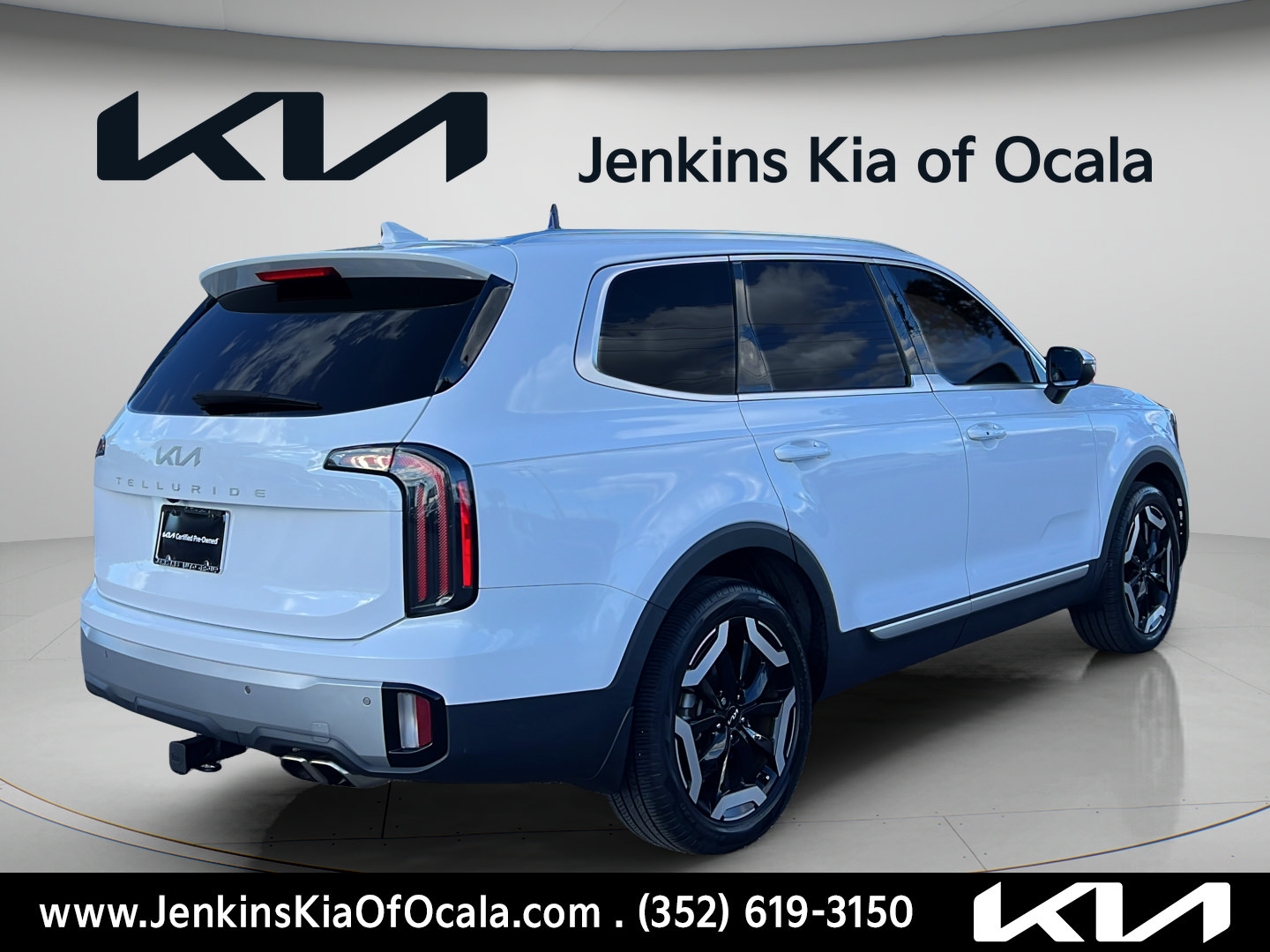 Certified 2023 Kia Telluride EX w/ EX Captain's Chair Package FWD image 3