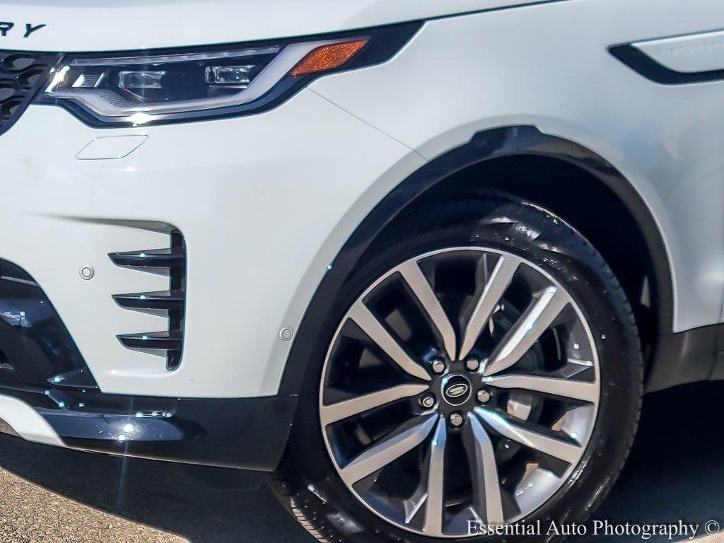 Used 2024 Land Rover Discovery Dynamic SE image 4