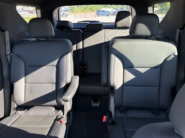 Used 2025 Chevrolet Traverse LT w/ Enhanced Driving Package AWD/4WD image 11
