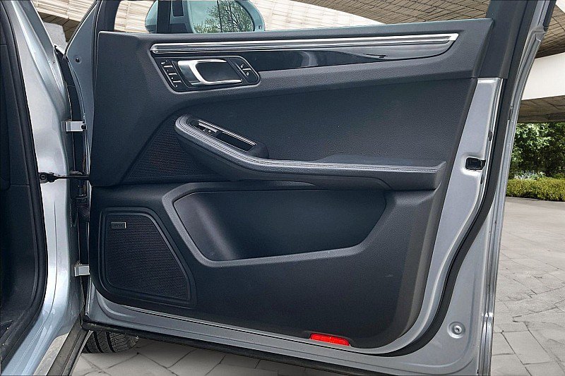 Used 2017 Porsche Macan AWD/4WD image 17