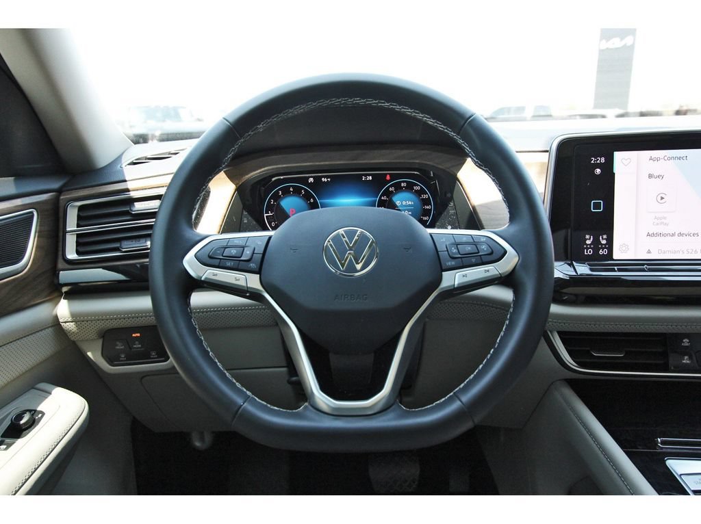 Used 2025 Volkswagen Atlas SE FWD image 16