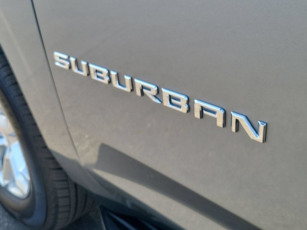 Used 2026 Chevrolet Suburban LS RWD image 31