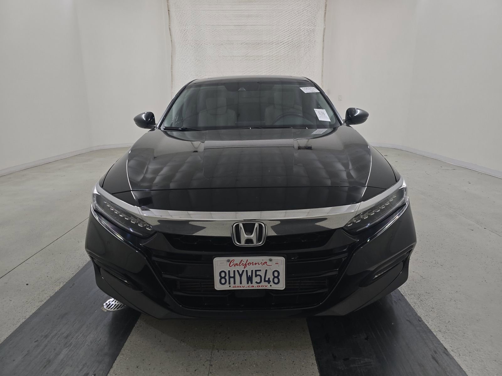 Used 2018 Honda Accord Touring image 2