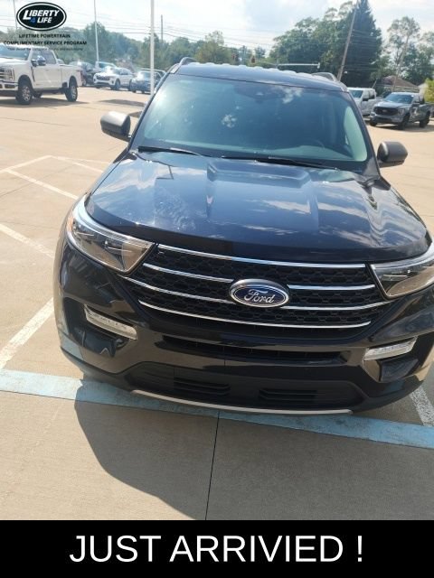 Used 2023 Ford Explorer XLT w/ Equipment Group 202A AWD/4WD image 4