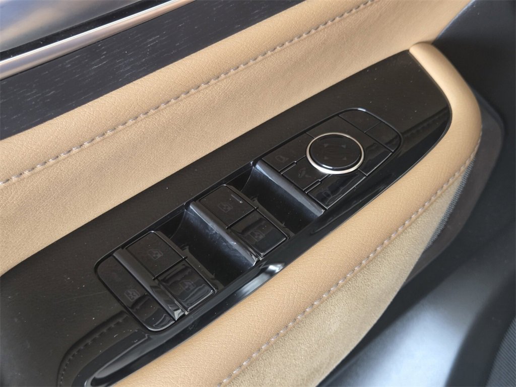 Used 2025 INFINITI QX80 Sensory image 34