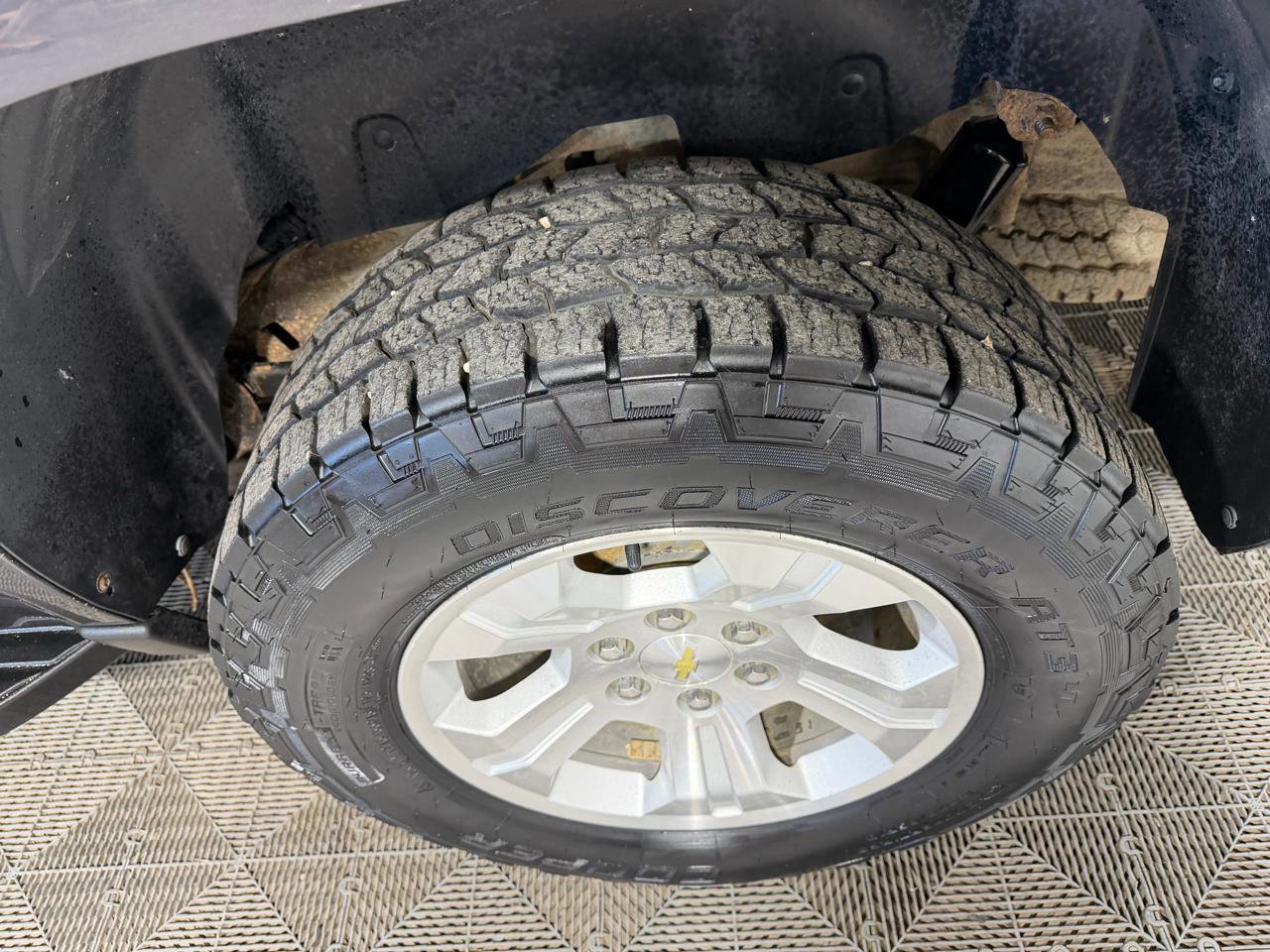 Used 2010 Chevrolet Suburban LT AWD/4WD image 20