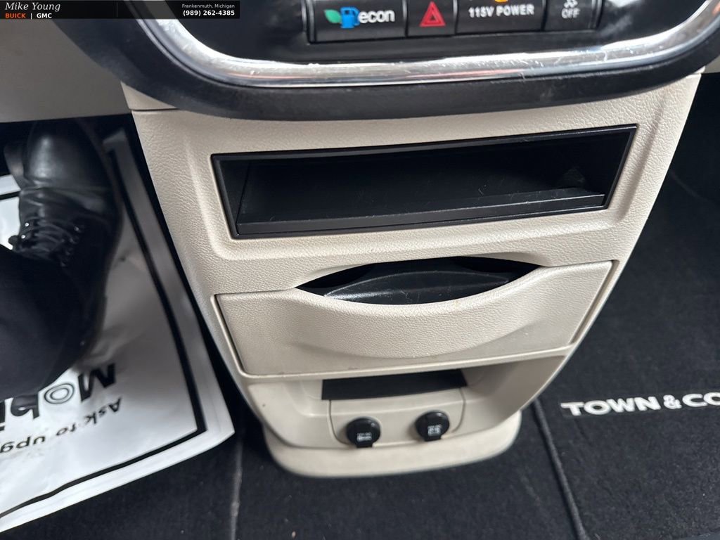 Used 2013 Chrysler Town & Country Touring image 24