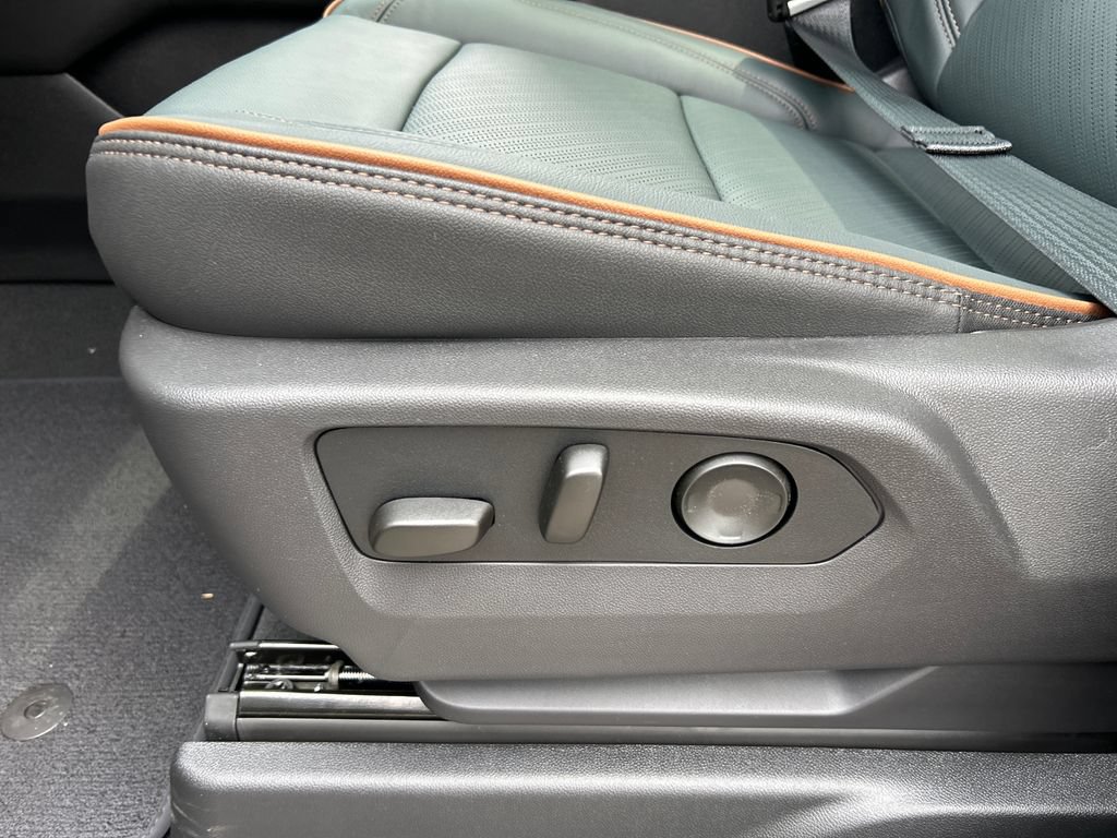 New 2026 GMC Yukon XL AT4 AWD/4WD image 18
