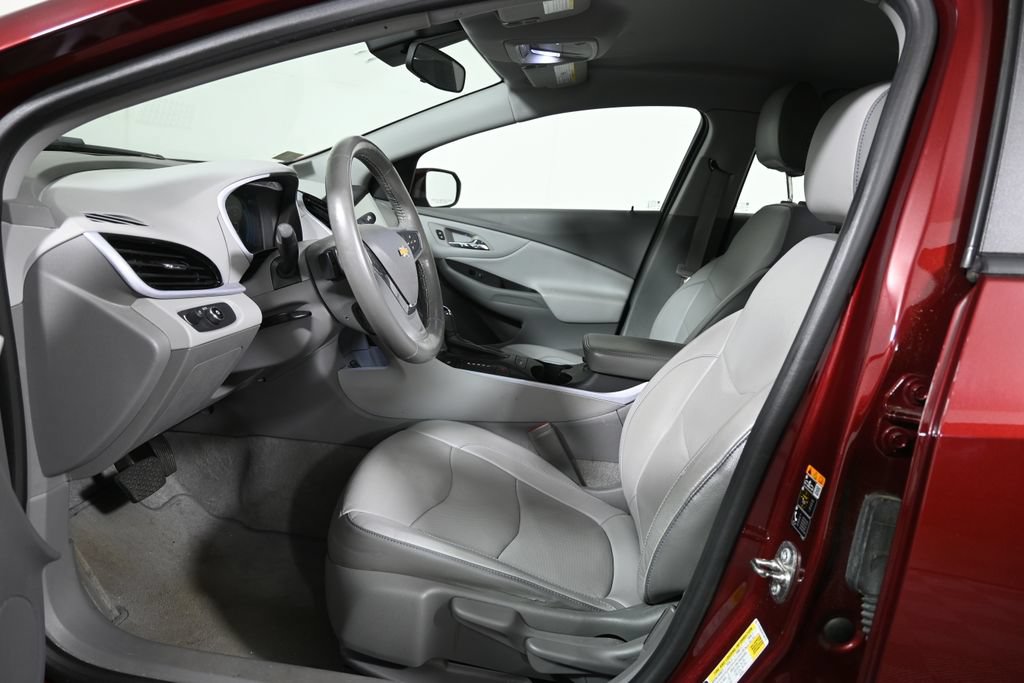 Used 2017 Chevrolet Volt LT w/ Comfort Package FWD image 3