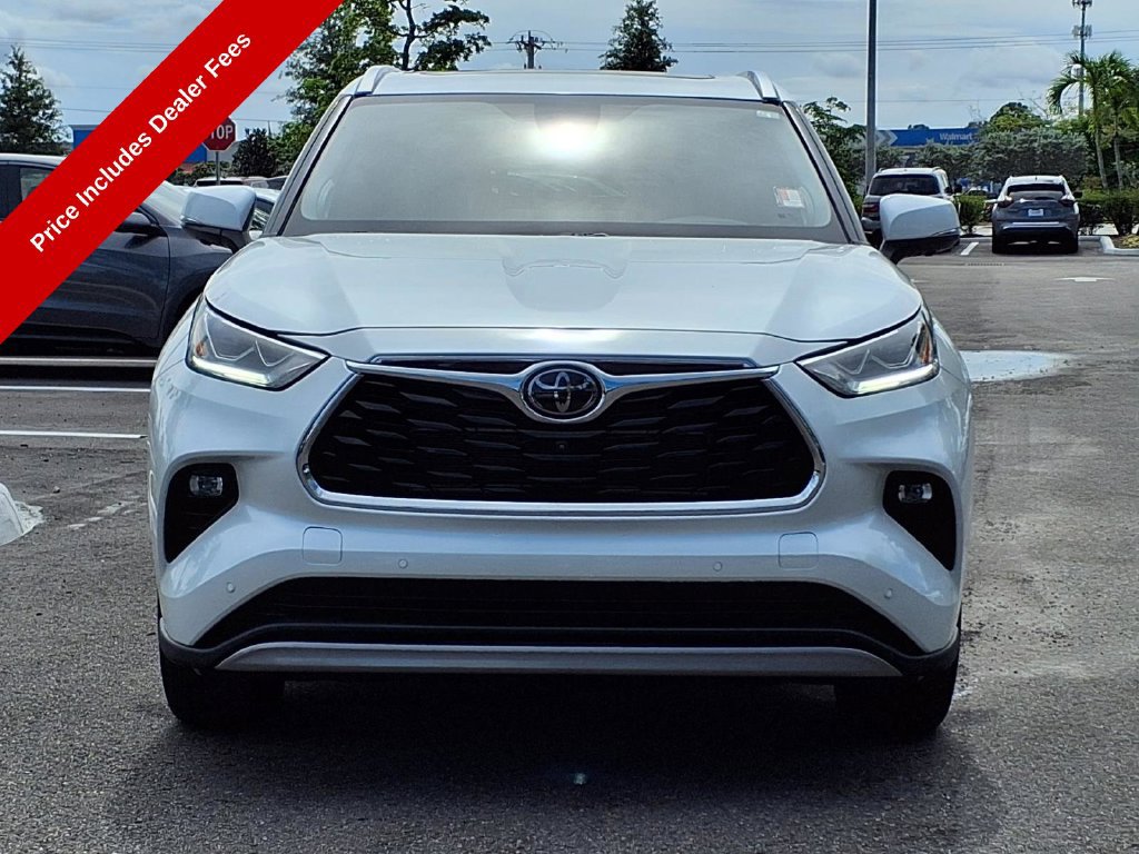 Used 2025 Toyota Highlander Limited AWD/4WD image 2