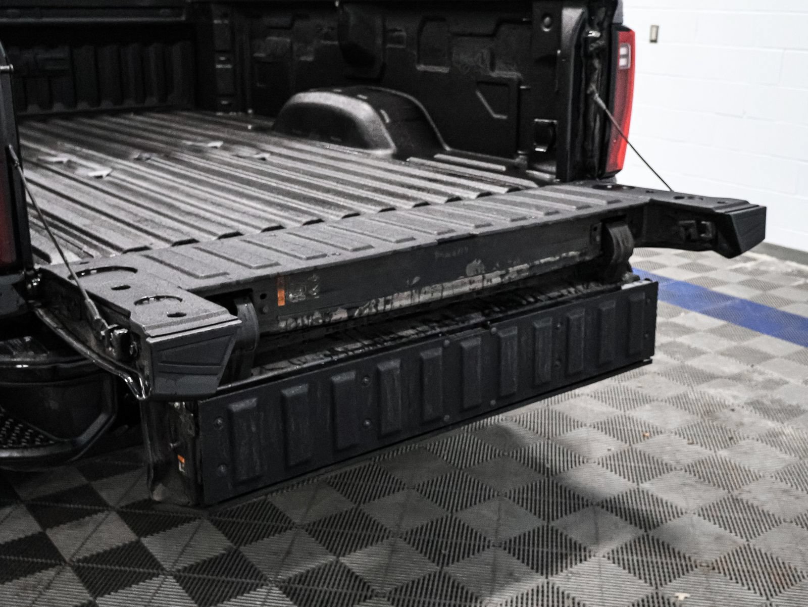 Certified 2025 GMC Sierra 2500 Denali Ultimate AWD/4WD image 18