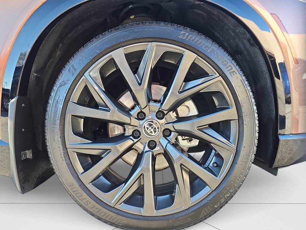 Certified 2025 Toyota Crown Signia image 23