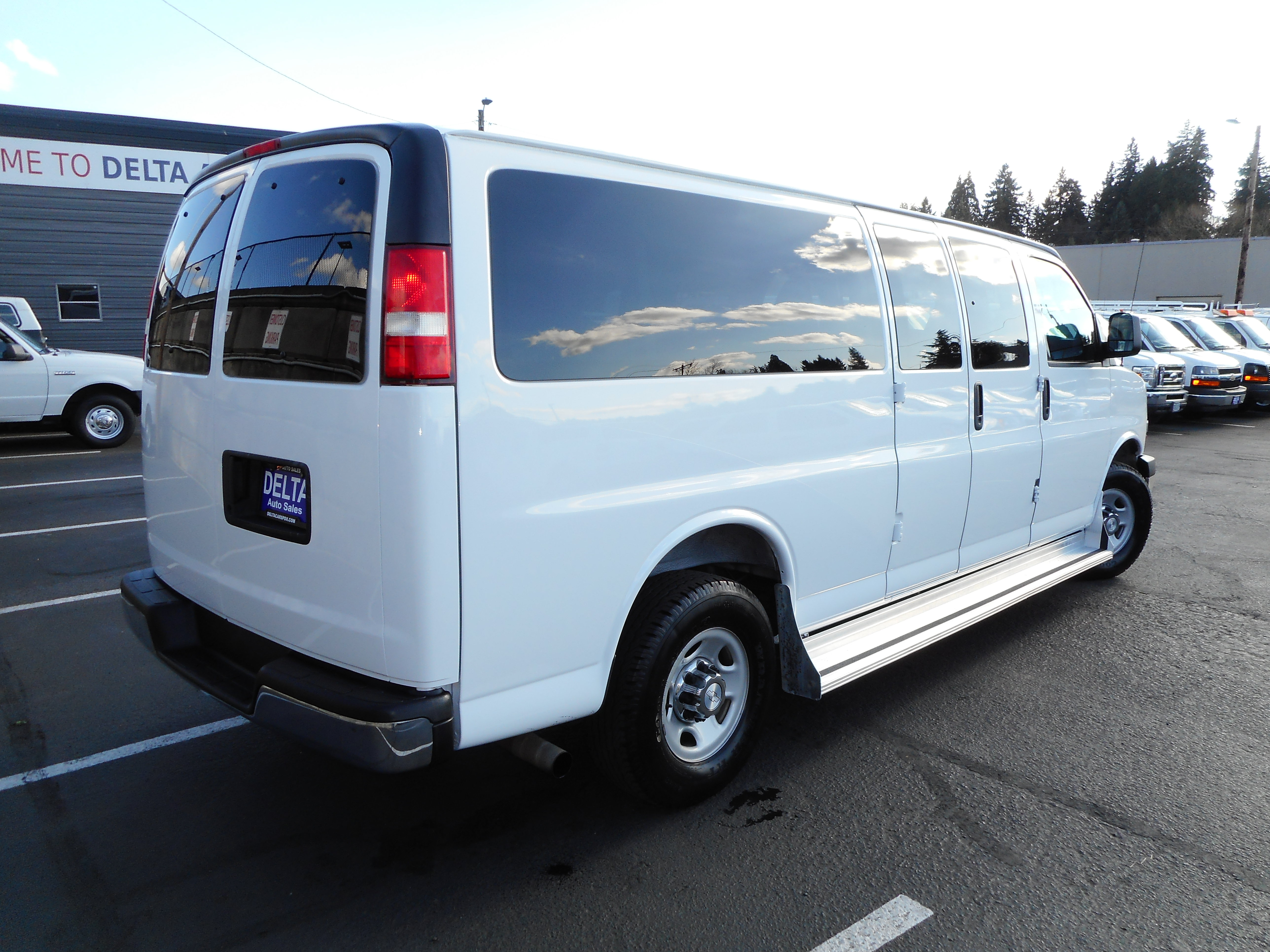Used 2016 Chevrolet Express 3500 LT w/ LT Preferred Equipment Group RWD image 7
