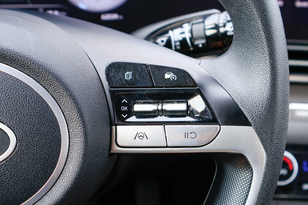 Used 2024 Hyundai Elantra SEL FWD image 13