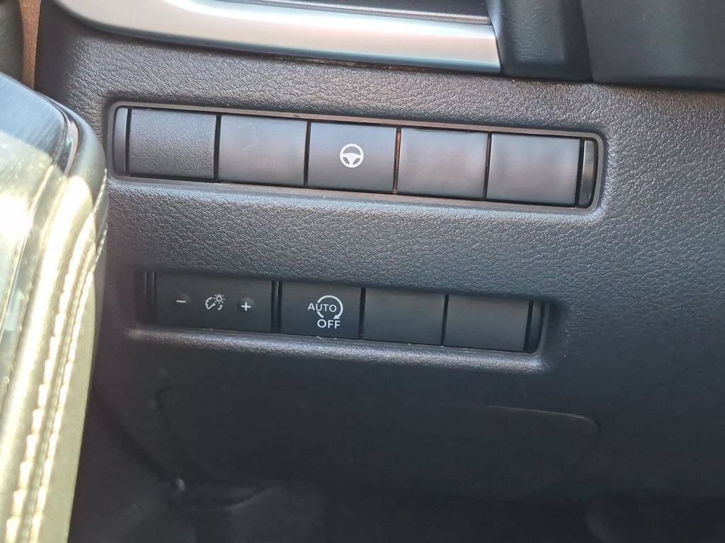 Used 2023 Nissan Rogue SV AWD/4WD image 18