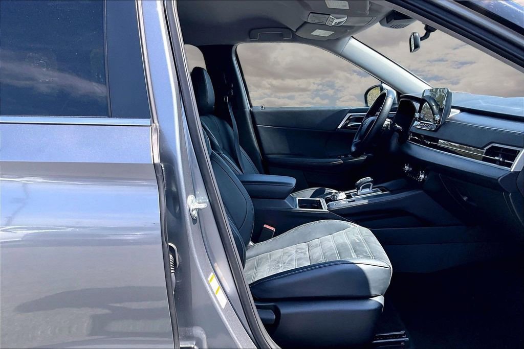 Used 2024 Mitsubishi Outlander SE Black Edition image 28