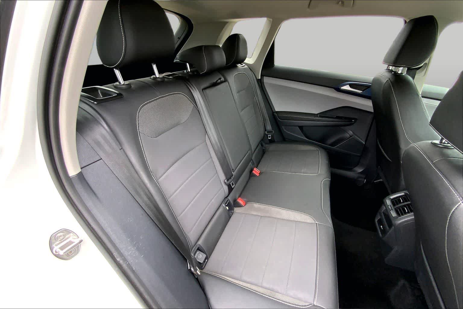 Used 2024 Volkswagen Taos SE FWD image 19
