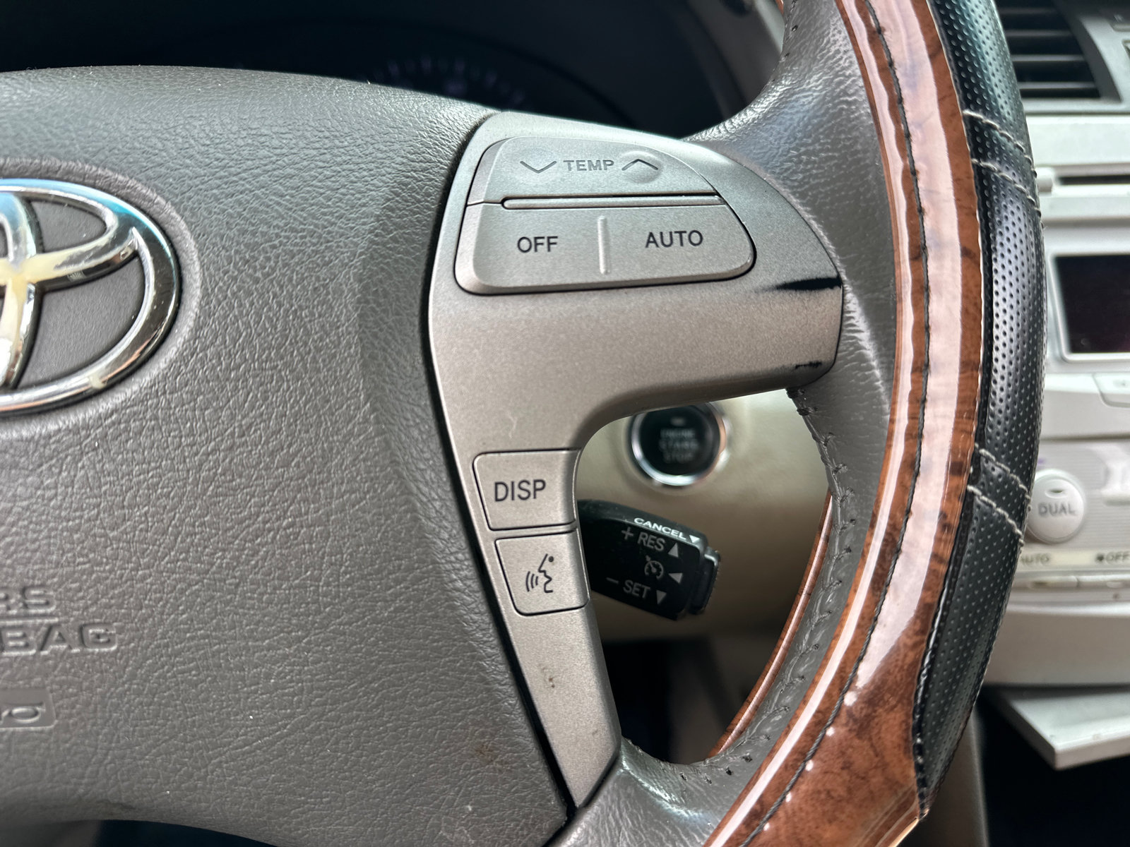 Used 2011 Toyota Camry XLE w/ XLE Extra-Value Pkg #2 FWD image 21