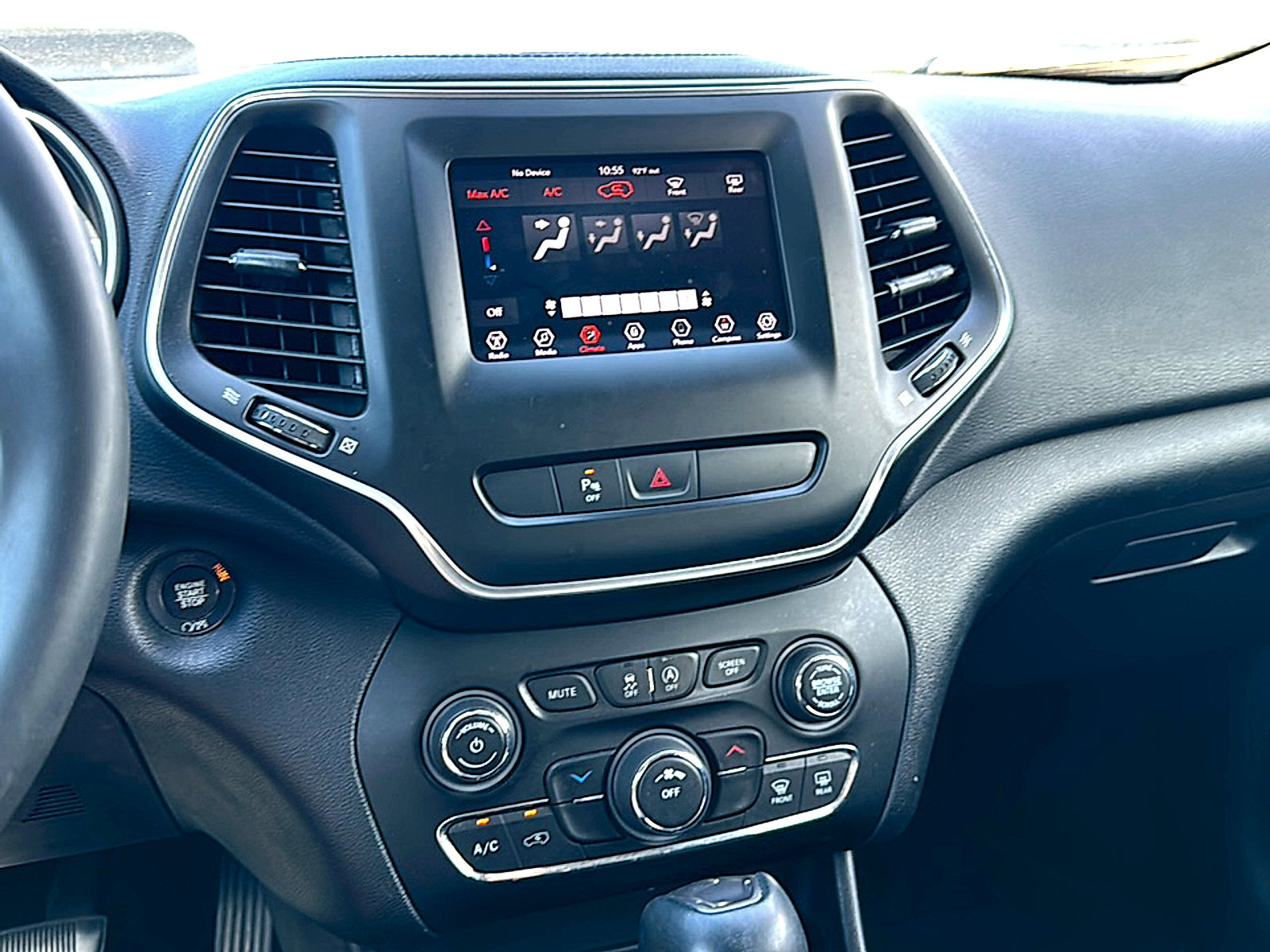 Used 2020 Jeep Cherokee Latitude Plus FWD image 31