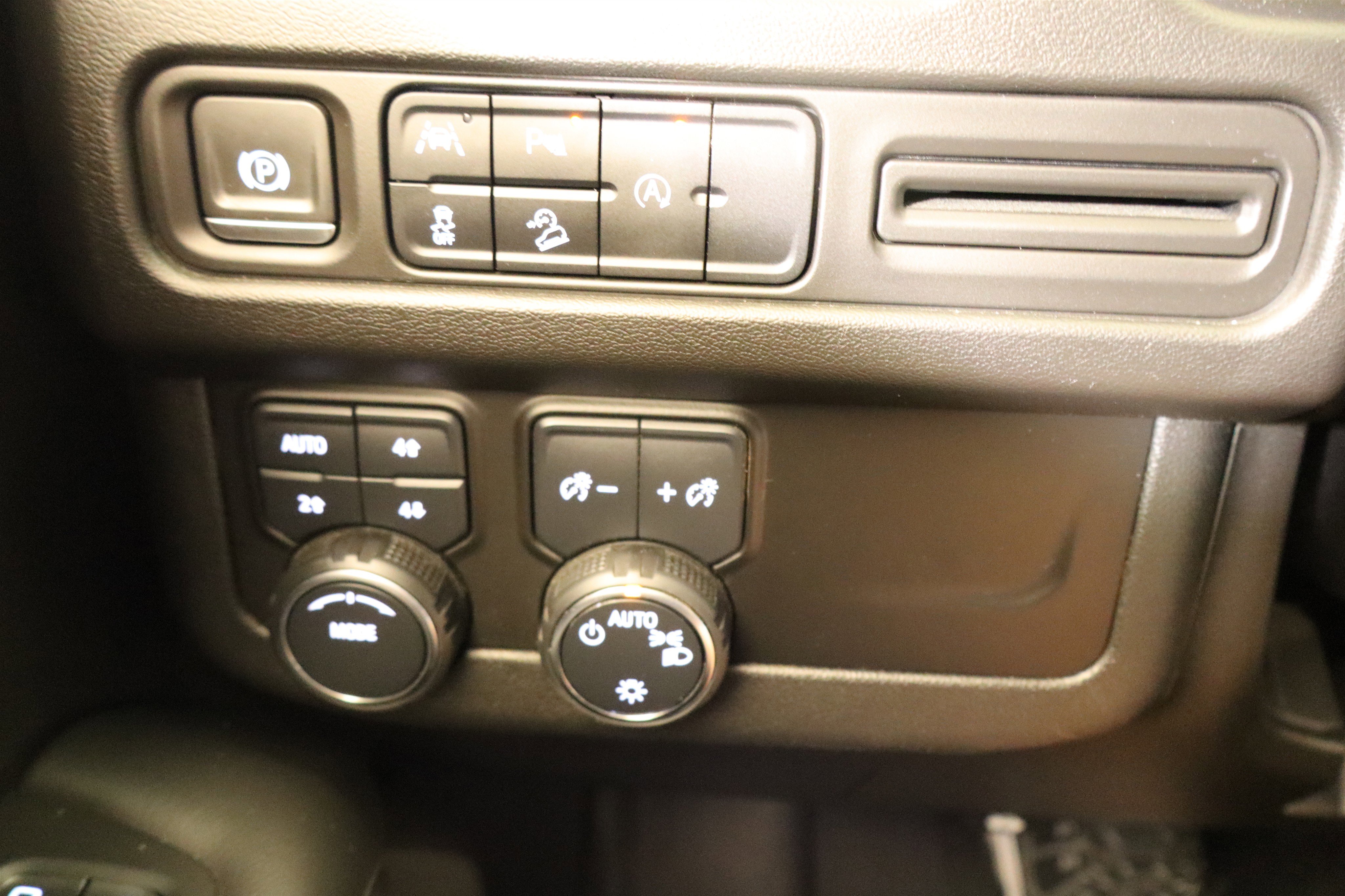Used 2024 Chevrolet Suburban Z71 AWD/4WD image 33