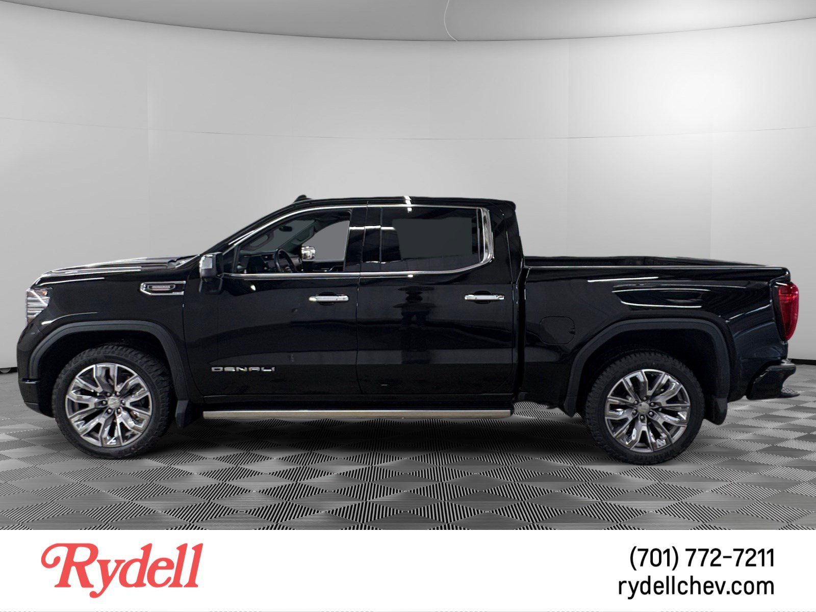 Used 2024 GMC Sierra 1500 Denali AWD/4WD image 2
