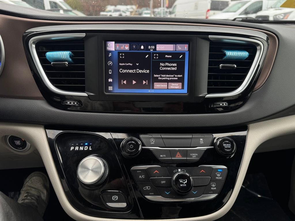 Used 2022 Chrysler Voyager LX image 34