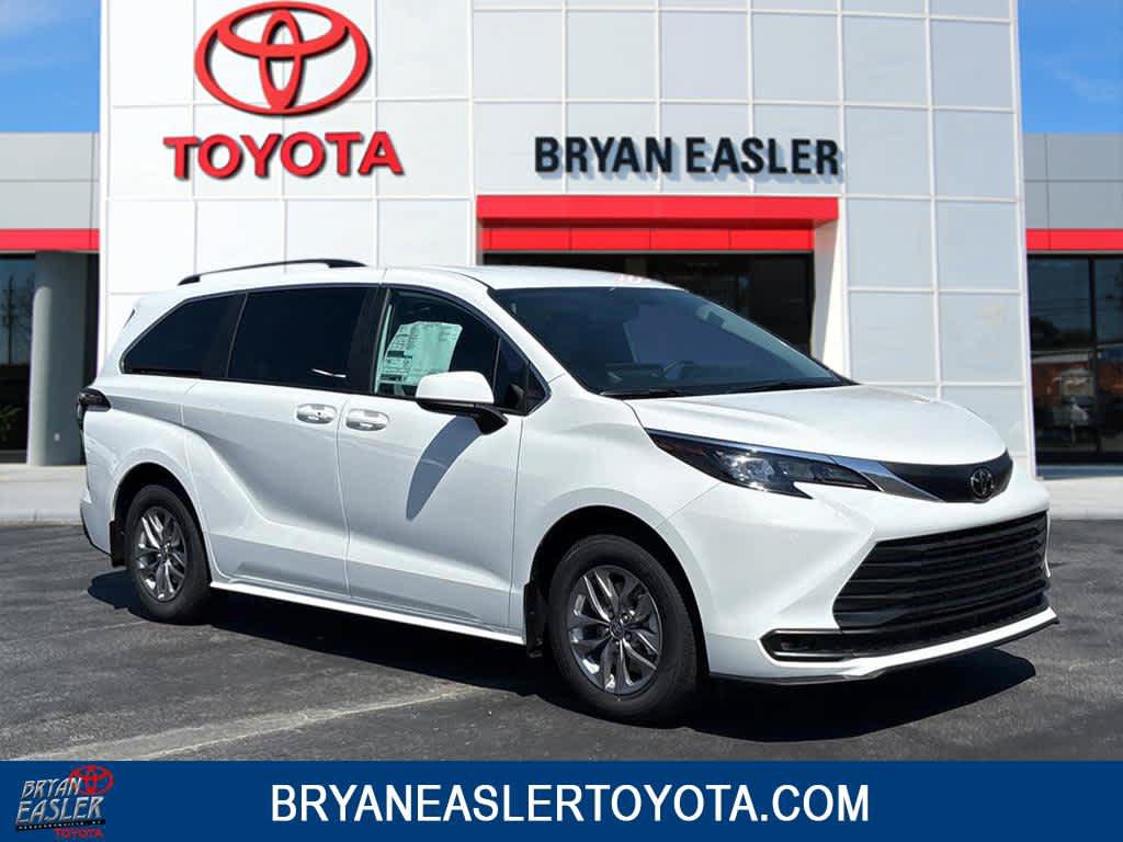 New 2026 Toyota Sienna LE FWD image 1