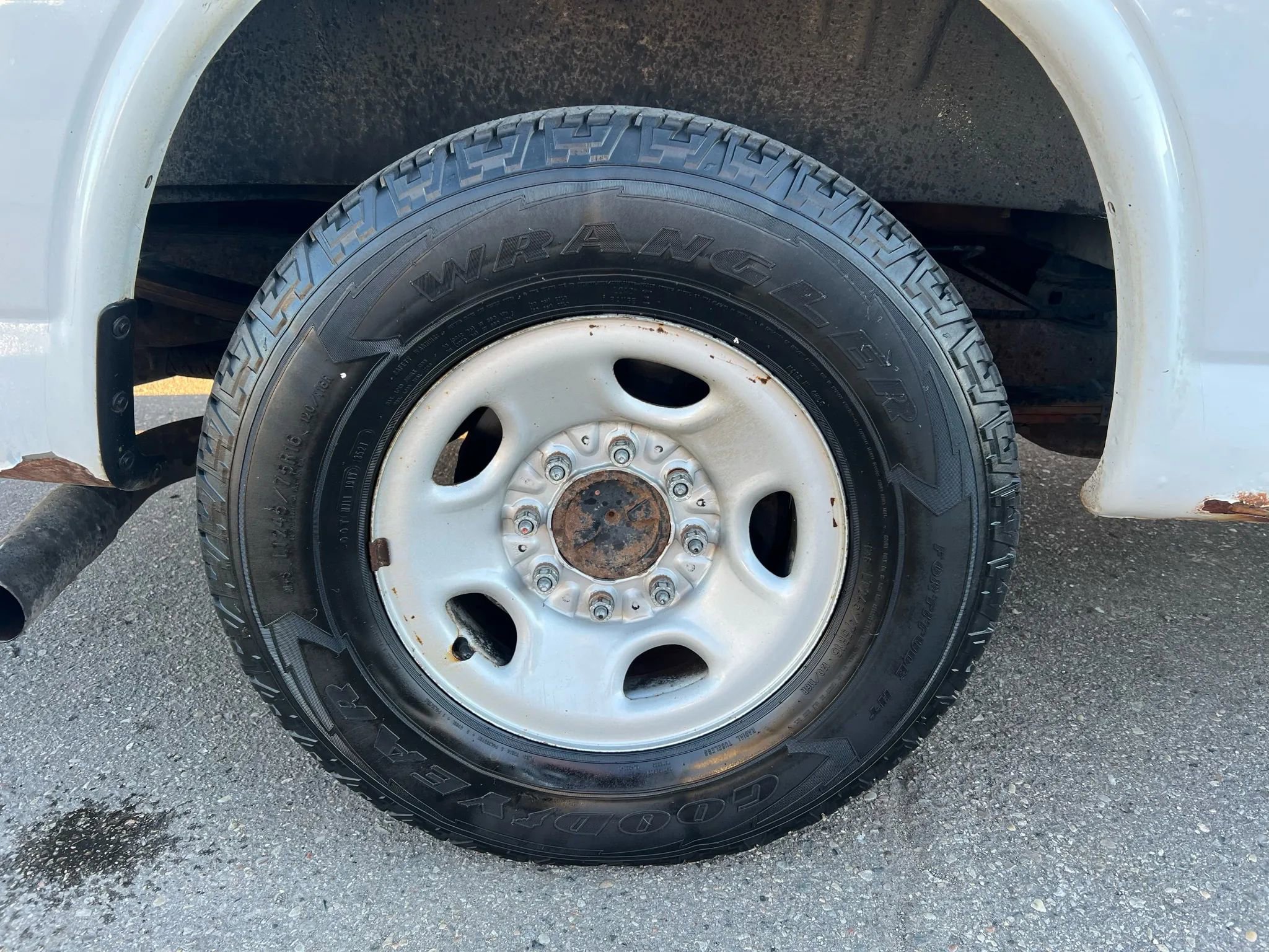 Used 2015 Chevrolet Express 2500 image 11