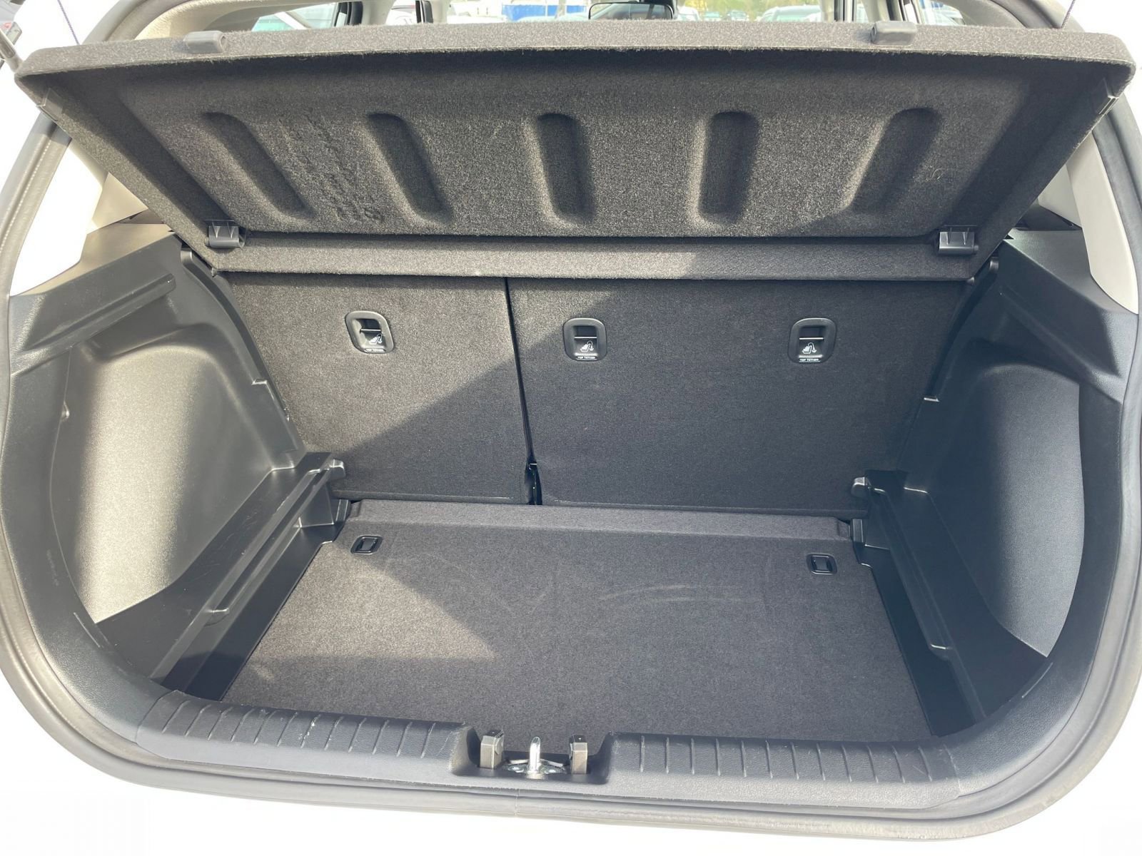 Used 2025 Hyundai Venue SEL image 31