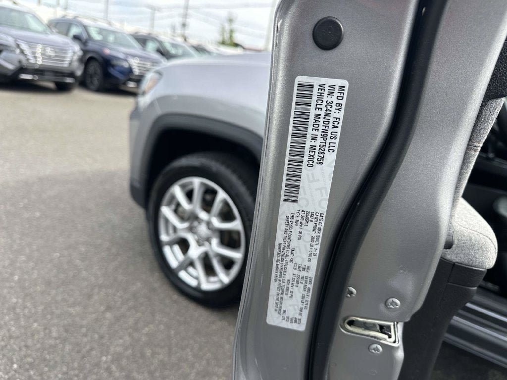 Used 2023 Jeep Compass Latitude AWD/4WD image 34