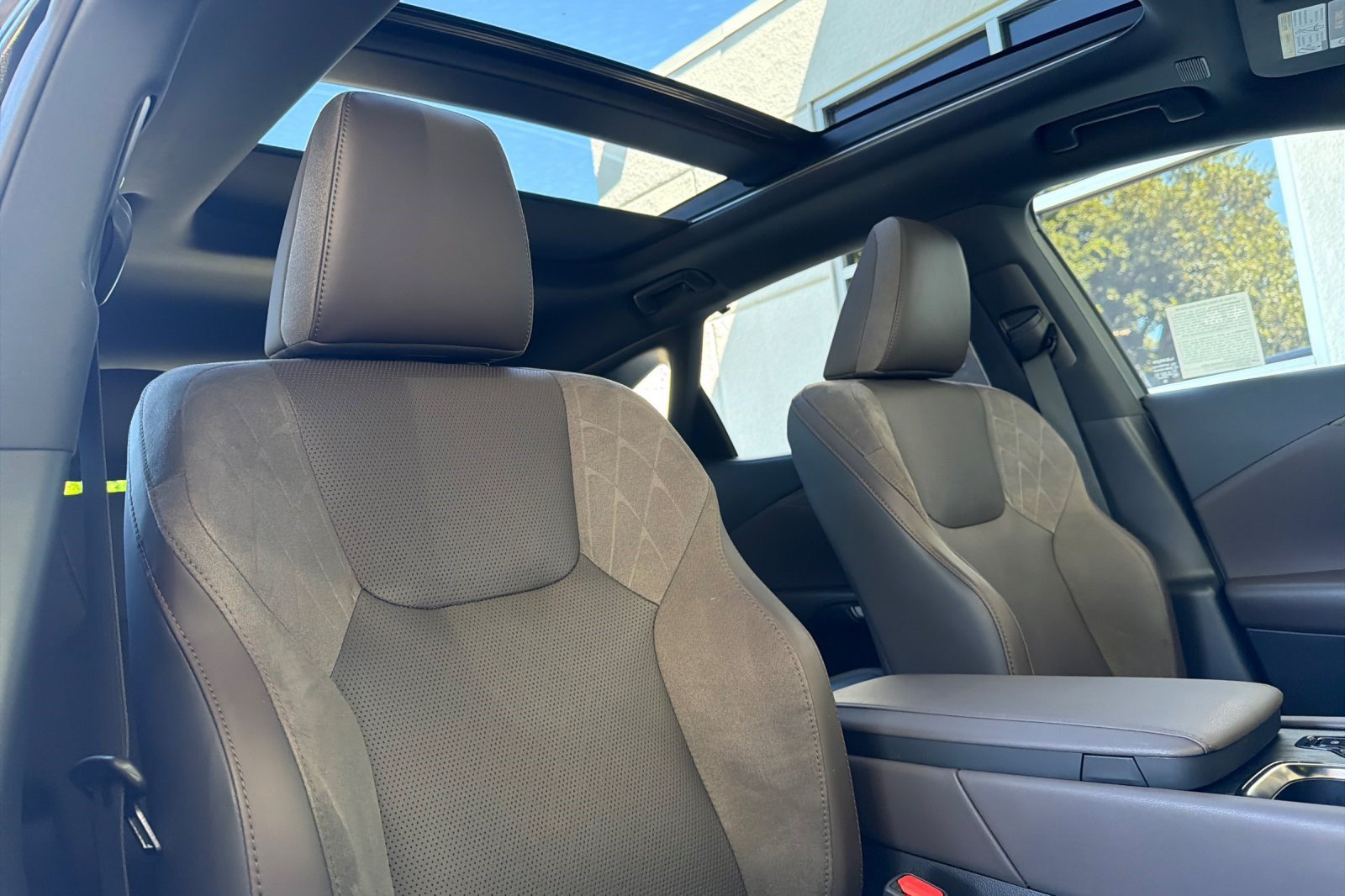 Certified 2025 Lexus RX 450h AWD w/ Convenience Package image 21
