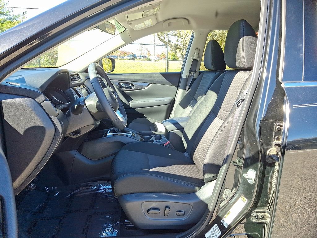 Used 2019 Nissan Rogue SV image 14