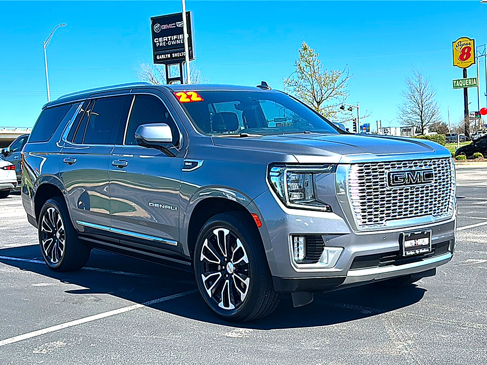 Used 2022 GMC Yukon Denali w/ Denali Premium Package image 10