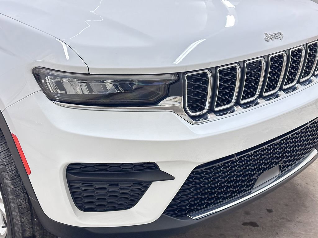Used 2023 Jeep Grand Cherokee Laredo image 15