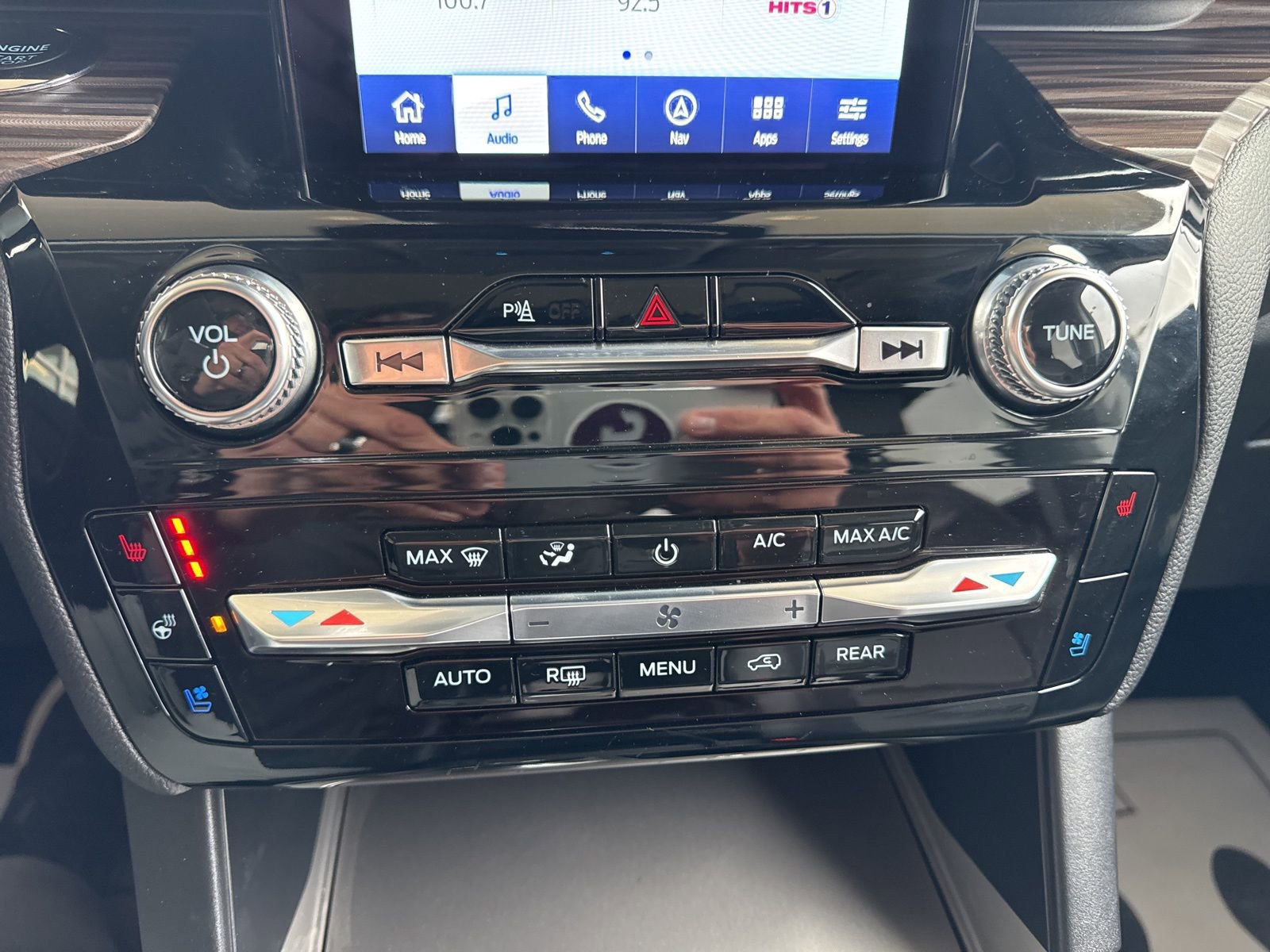Certified 2024 Ford Explorer Limited w/ Limited Technology Package AWD/4WD image 35