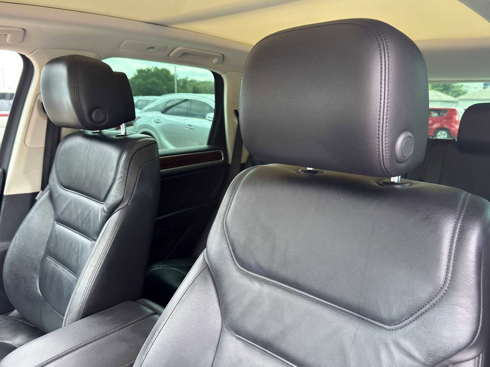 Used 2015 Volkswagen Touareg TDI AWD/4WD image 11