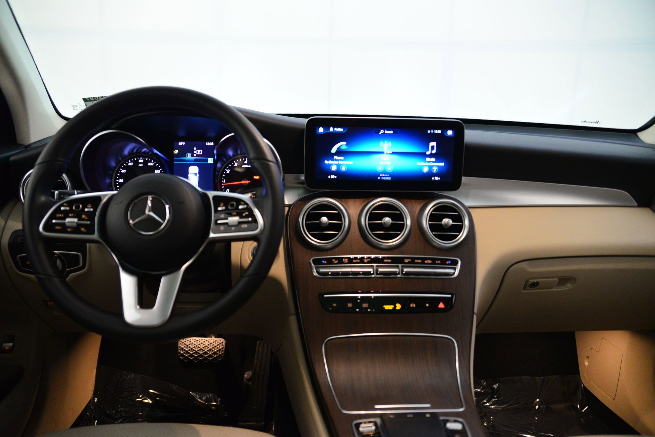 Used 2022 Mercedes-Benz GLC 300 4MATIC image 3