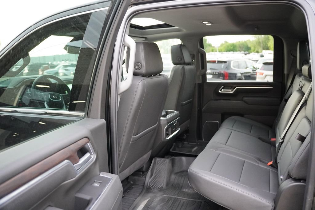 Used 2025 GMC Sierra 3500 SLT w/ SLT Premium Package AWD/4WD image 17