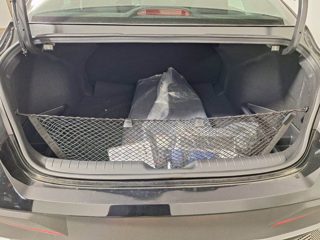 Used 2026 Hyundai Elantra SE FWD image 25