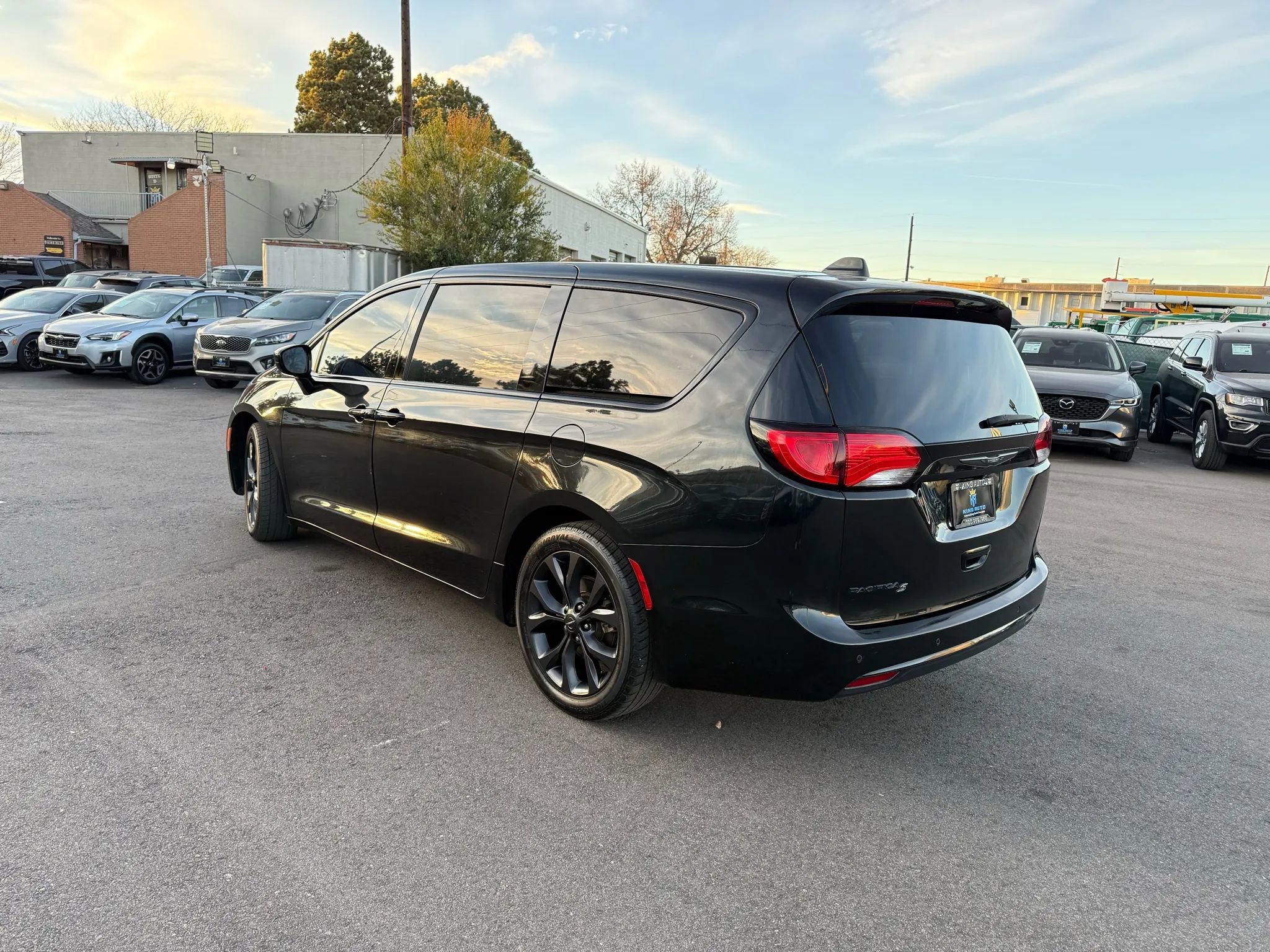 Used 2018 Chrysler Pacifica Touring Plus w/ S Appearance Package image 4