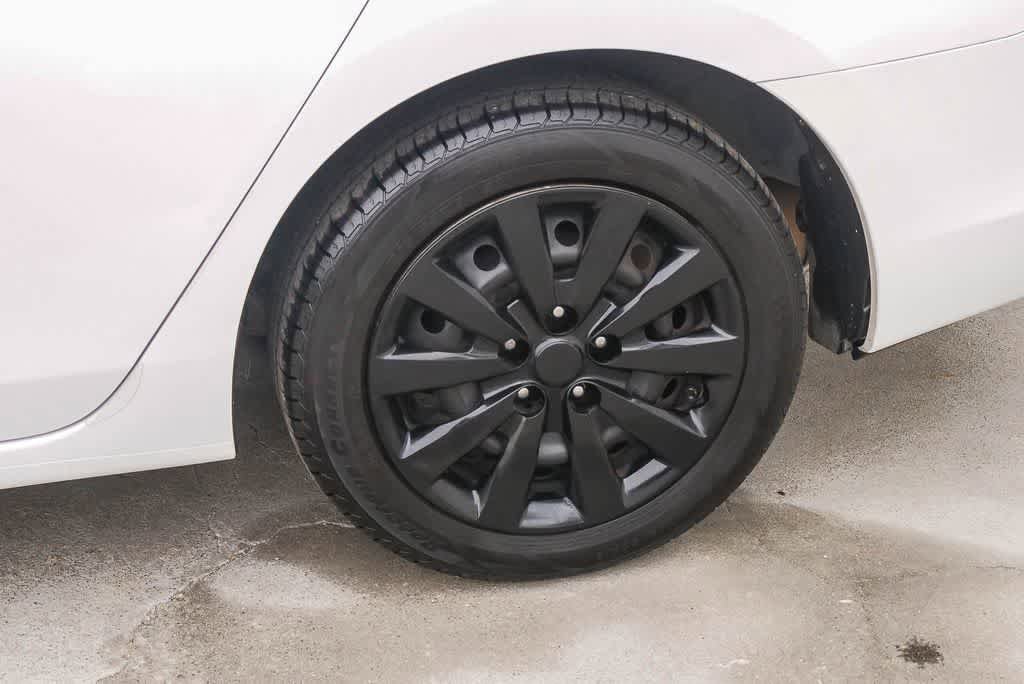 Used 2016 Nissan Sentra SV FWD image 6