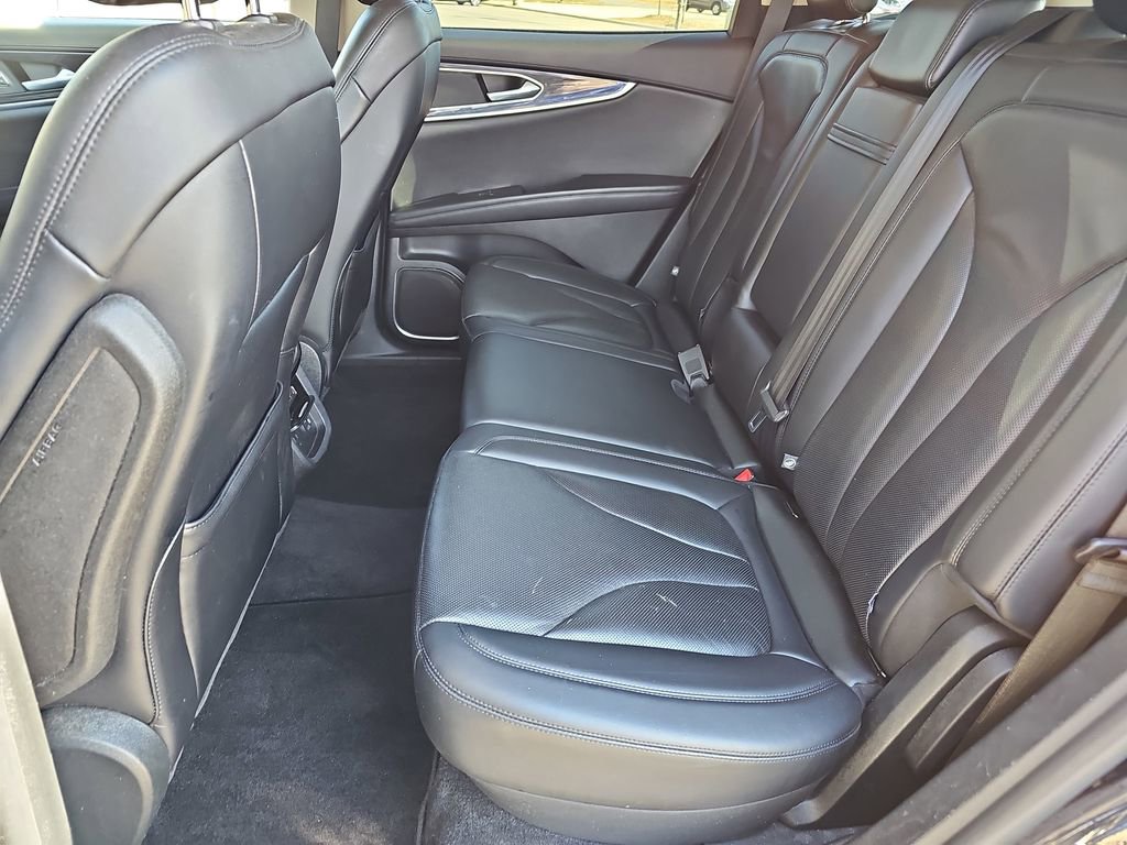 Used 2022 Lincoln Nautilus Reserve w/ Monochromatic Package image 15