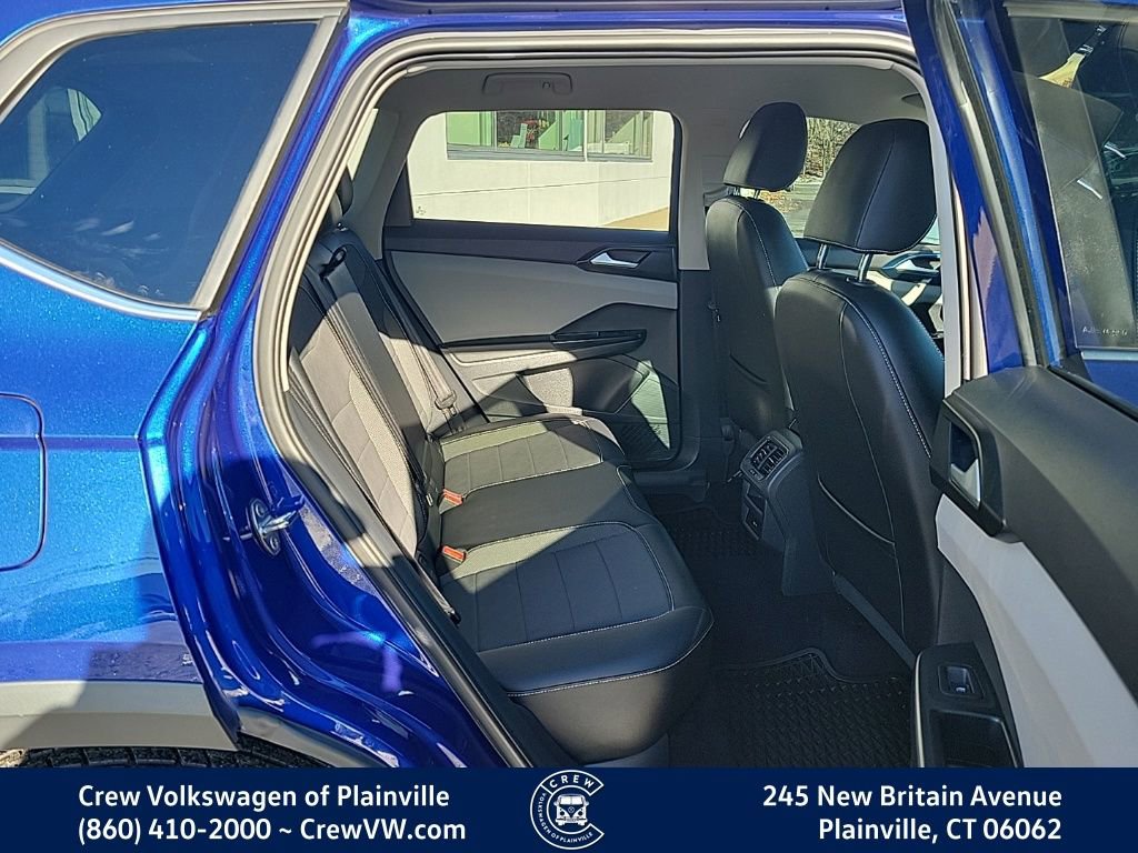 Certified 2022 Volkswagen Taos SE image 17