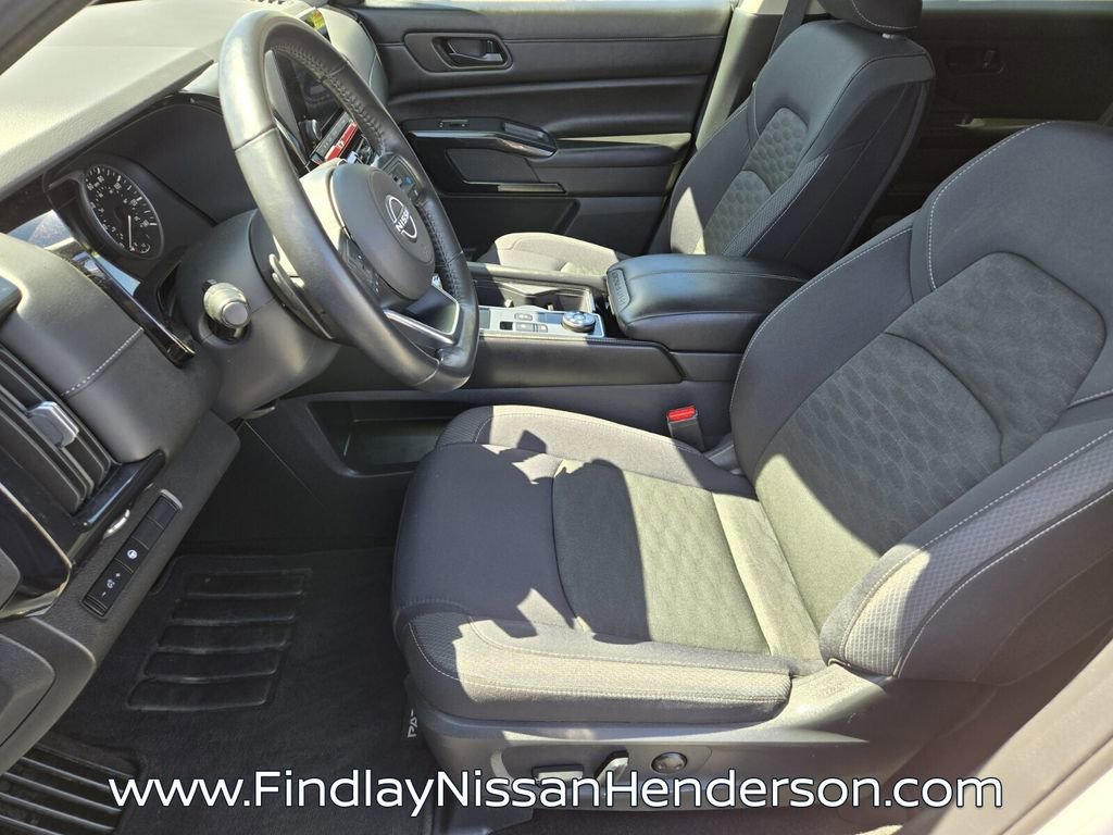 Used 2024 Nissan Pathfinder SV AWD/4WD image 10